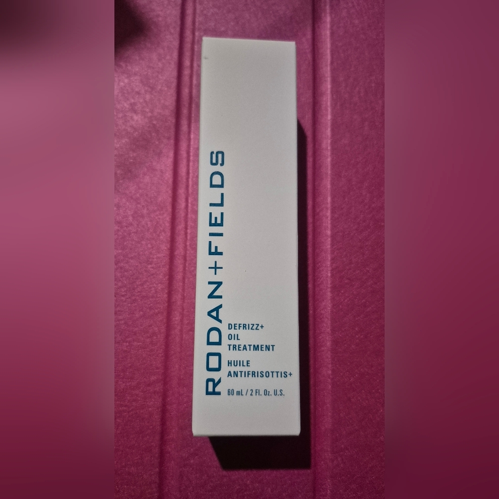 Rodan + Fields Defrizz+ Oil Treatment in White and Blue